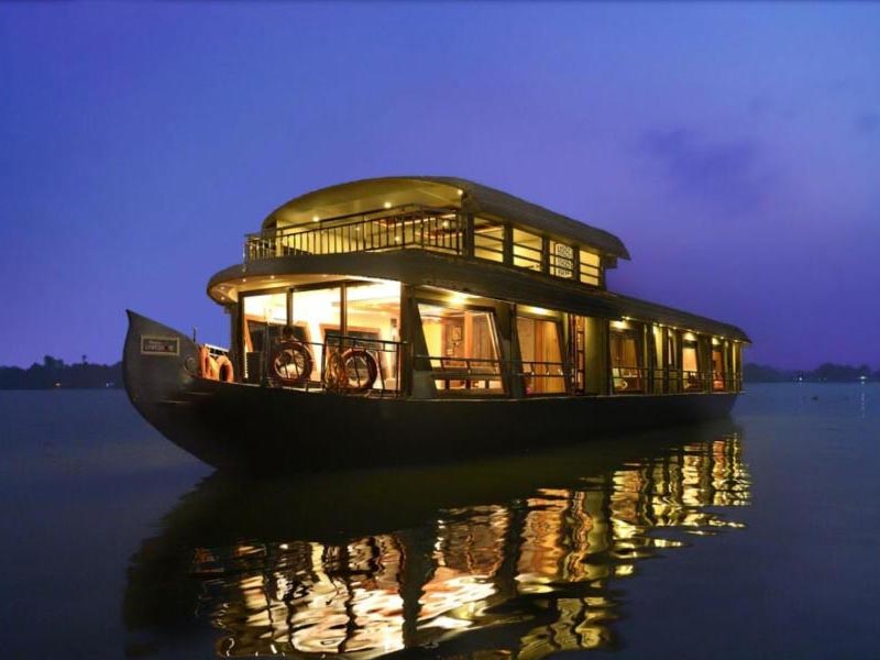 Premium Houseboats